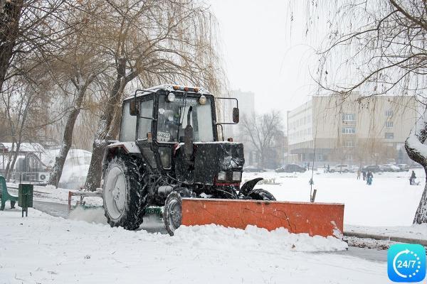 Уборка снега трактором в Мытищах » ЗАКАЗ !